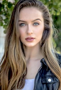 Mackenzie Lawrén